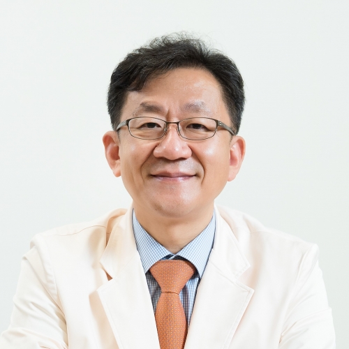 대한방사선종양학회 박희철 회장
역할 커진 방사선종양학, 학회가 가야 할 변화의 길을 찾다
- 미래비전 및 핵심 가치 발굴·소통강화를 위한 ‘비전위원회’ 발족
- 학회원 만족을 위한 대관·대언론 업무 역량 강화 및 연구 환경 구축