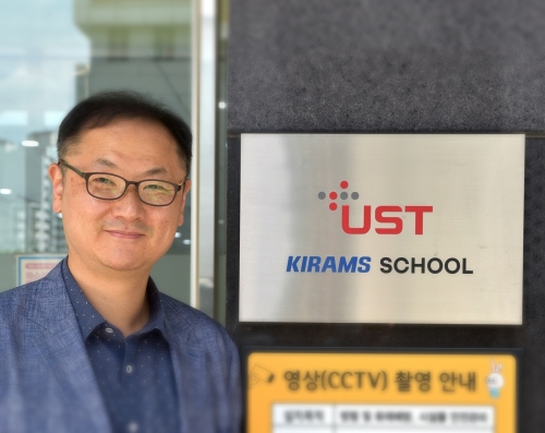 UST 한국원자력의학원 스쿨 대표교수 김진수 박사
한국 과학기술의 글로벌화를 잇는 ‘UST 한국원자력의학원 스쿨’
“방사선의학 전문가로서, 너만의 브랜드를 가져라!”
